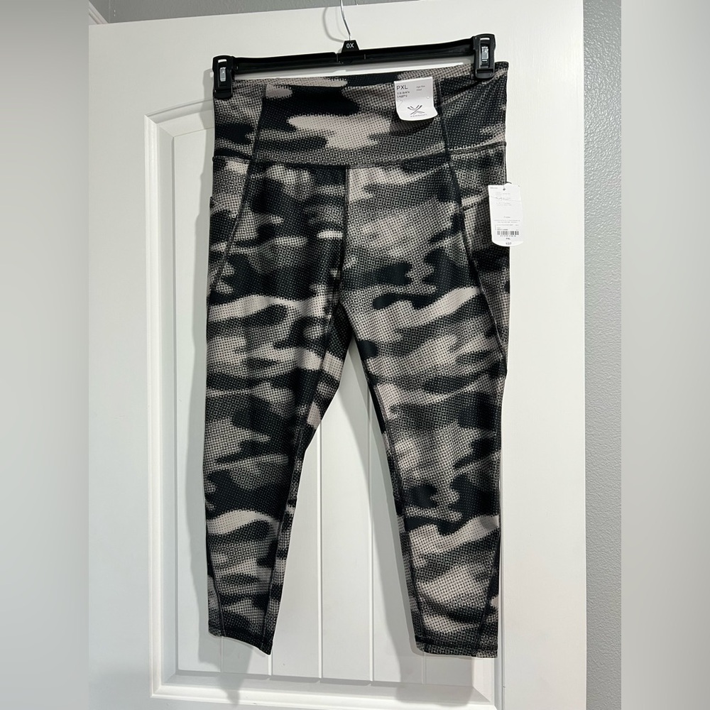 Women’s Capri leggings black white grey PXL highrise XERSION petite new NWT - Picture 2 of 8
